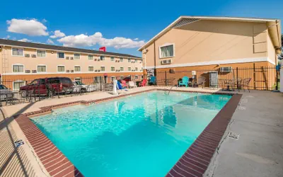 Photo 2 - Red Roof Inn & Suites Denton