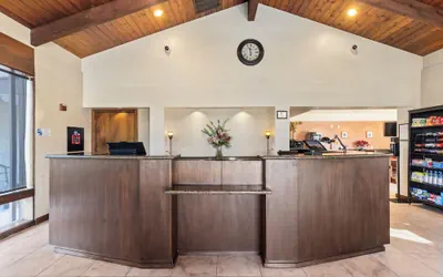 Photo 4 - Vagabond Inn Executive San Francisco Airport