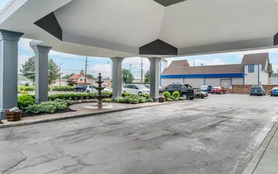 Quality Inn & Suites Livonia - Detroit