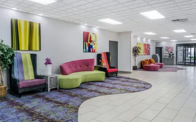 Photo 4 - Quality Inn & Suites Livonia - Detroit