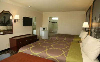 Photo 4 - Super 8 by Wyndham Tyler TX