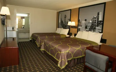 Photo 3 - Super 8 by Wyndham Tyler TX