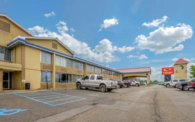 Econo Lodge Inn & Suites Triadelphia - Wheeling