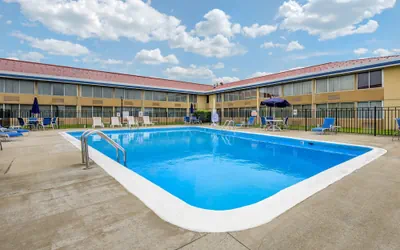 Photo 2 - Econo Lodge Inn & Suites Triadelphia - Wheeling