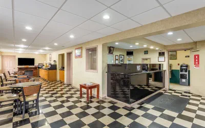 Photo 4 - Econo Lodge Morgantown