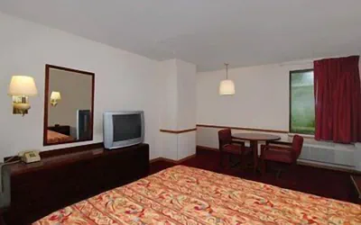Photo 5 - Econo Lodge Morgantown