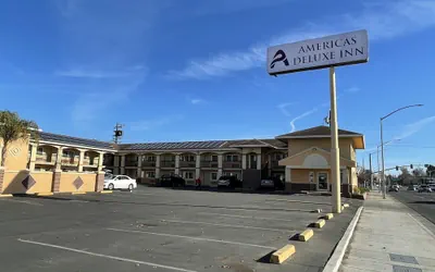 Photo 2 - America's Deluxe Inn