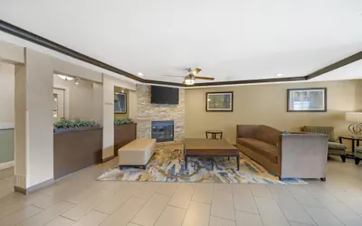 Photo 4 - Best Western Plus Twin View Inn & Suites