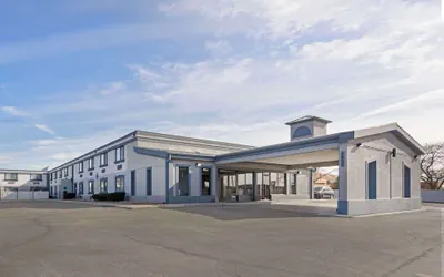 Photo 2 - Quality Inn & Suites Bloomington University Area