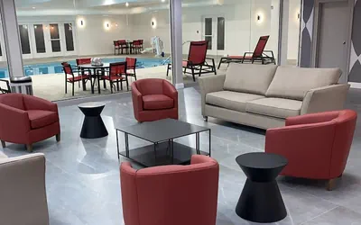 Photo 2 - Ramada by Wyndham Hartford North / Bradley Airport