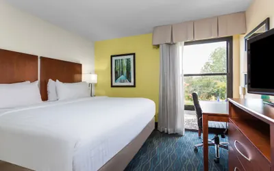 Photo 3 - Holiday Inn Express Hotel & Suites Wilmington-University Ctr by IHG