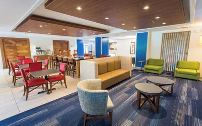 Holiday Inn Express Hotel & Suites Wilmington-University Ctr by IHG