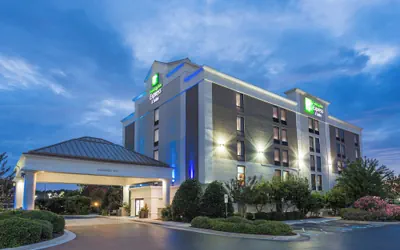 Photo 2 - Holiday Inn Express Hotel & Suites Wilmington-University Ctr by IHG