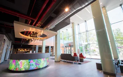 Photo 4 - Aloft by Marriott New York LaGuardia Airport