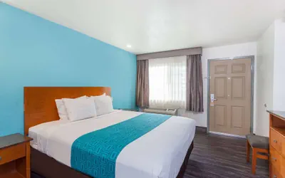 Photo 5 - Howard Johnson by Wyndham National City/San Diego South
