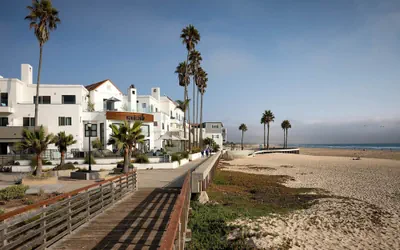 Photo 2 - Sandcastle Hotel on the Beach