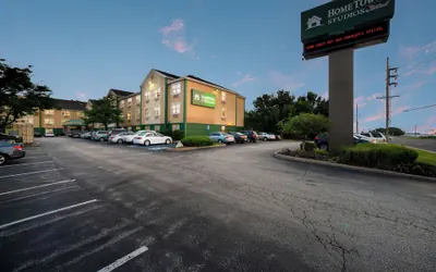 HomeTowne Studios by Red Roof St. Louis - Airport/ N Lindbergh