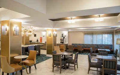 Photo 5 - Hampton Inn & Suites Jackson-Coliseum