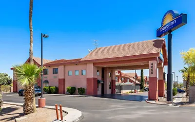 Photo 2 - Days Inn by Wyndham Tucson Airport