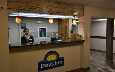 Photo 4 - Days Inn by Wyndham Southern Hills/ORU