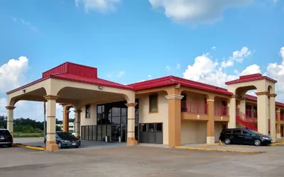 Photo 2 - Econo Lodge Inn & Suites West - Energy Corridor