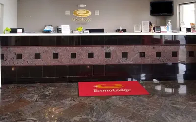 Photo 4 - Econo Lodge Inn & Suites West - Energy Corridor