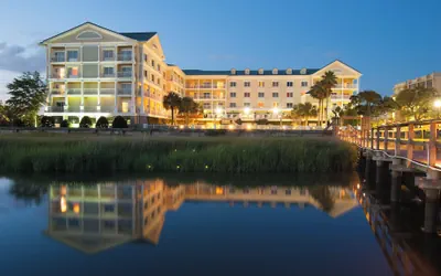 Photo 2 - Courtyard Charleston Waterfront by Marriott