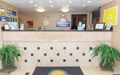 Photo 4 - Days Inn by Wyndham Oklahoma City