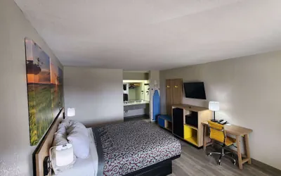 Photo 4 - Days Inn by Wyndham San Antonio