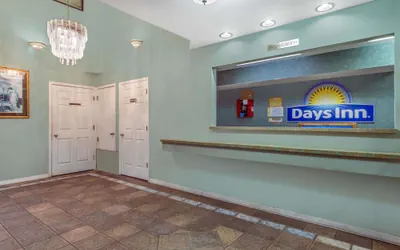 Photo 2 - Days Inn by Wyndham San Antonio