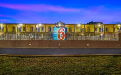 Photo 2 - Motel 6 Americus, GA