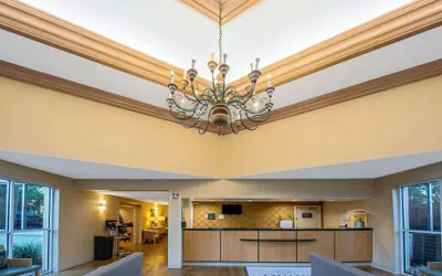 Photo 2 - La Quinta Inn & Suites by Wyndham West Palm Beach Airport