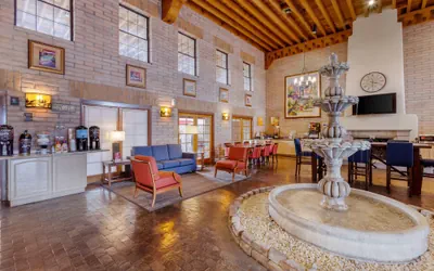 Photo 4 - Comfort Suites Tucson near Sabino Canyon
