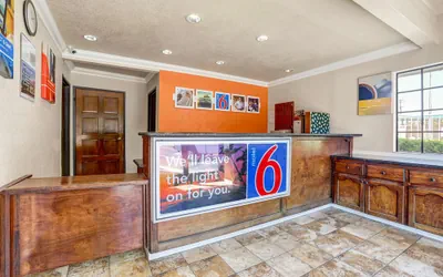 Photo 3 - Motel 6 Fresno, CA - Belmont Ave