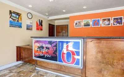 Photo 4 - Motel 6 Fresno, CA - Belmont Ave