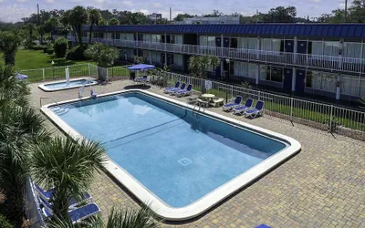 Photo 2 - Days Inn by Wyndham Orlando Downtown