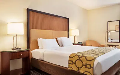 Photo 4 - Belmont Inn & Suites