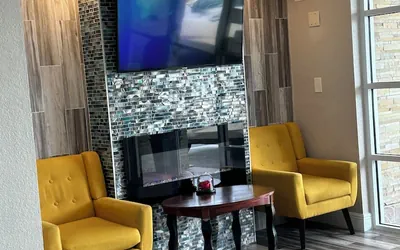 Photo 3 - Belmont Inn & Suites