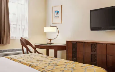 Photo 5 - Belmont Inn & Suites