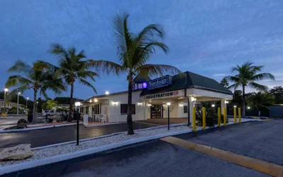 Photo 2 - Travelodge by Wyndham Florida City/Homestead/Everglades