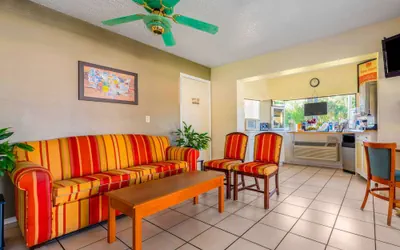 Photo 5 - Econo Lodge Crystal River