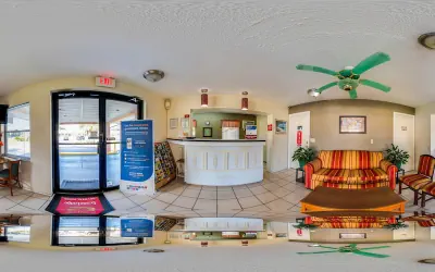 Photo 3 - Econo Lodge Crystal River