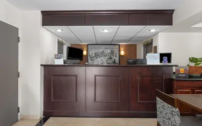 Photo 3 - Super 8 by Wyndham Dania/Fort Lauderdale Arpt