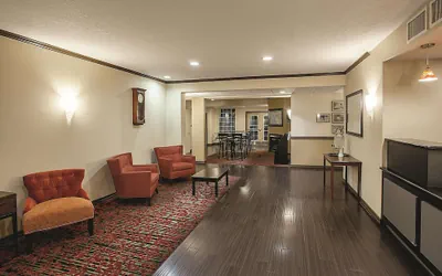 Photo 3 - La Quinta Inn & Suites by Wyndham Davis