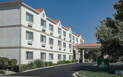 Photo 2 - La Quinta Inn & Suites by Wyndham Davis