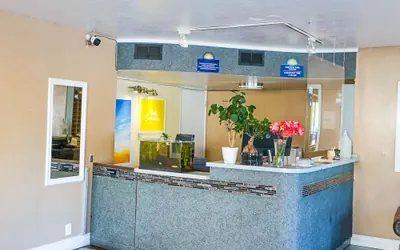 Photo 4 - Days Inn by Wyndham Redwood City