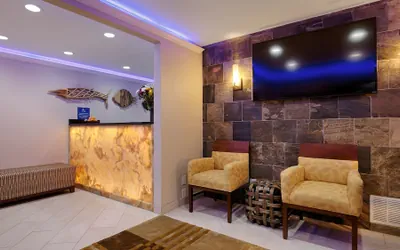 Photo 4 - Best Western The Inn & Suites Pacific Grove