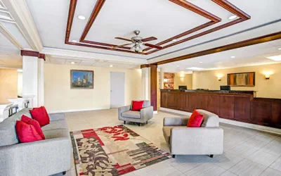 Photo 3 - Quality Suites Atlanta Airport East