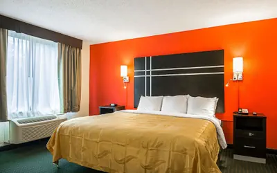 Photo 2 - Quality Suites Atlanta Airport East