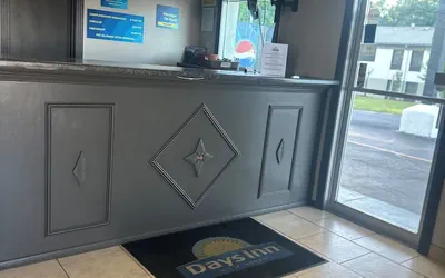 Photo 2 - Days Inn by Wyndham Jacksonville